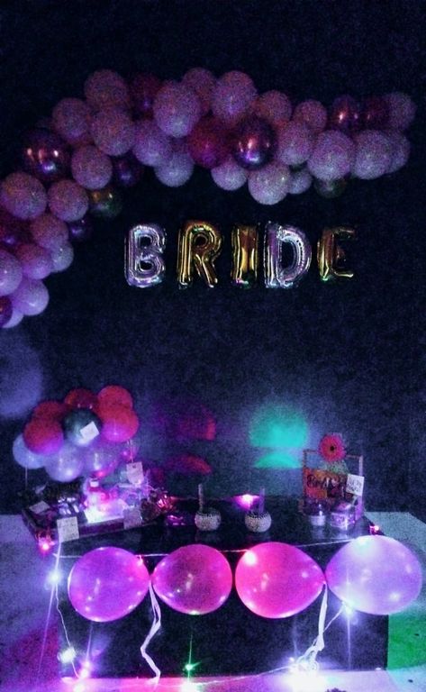 A pretty and simple Set up you can do yourself at home to pamper the bride to be🌼 pin for later !😍 #bridalshower #bridetobe #bridalshowerdecor #decorideas #diydecor #wrapyourmemories Bride To Be Decoration Ideas At Home, Bride To Be Decoration Ideas, Hampers Ideas, Bride To Be Decorations, Diy Bridal Shower, Wedding Gift Hampers, Home Simple, Bridal Shower Diy, Diy Bridal