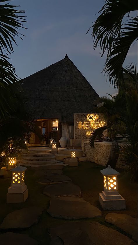 Luxury Experience Aesthetic, Bali Snapchat Story, Luxury Resort Aesthetic, Bali Story Instagram, Bali Instagram Stories, Hotel Aesthetic Night, Hotel View Night, Resorts Aesthetic, Bali At Night