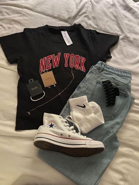 Thank you very much seller🙏🏾🥰🥰🥰I'm really happy for my order💖💖💖It's just wahou🎉🎉🎉🎉Beautiful Classy Campus Outfits, Things To Wear To School Winter, Outfit Ideas Shirt And Jeans, 90s California Fashion, New York Outfits Ideas, Outfits With Black Sweatshirt, Baggy Jeans And Tshirt, Aesthetic Male Outfits Grunge, Back To School Aesthetic Outfits