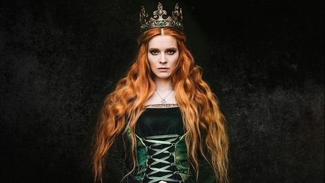 Although one may wish that she was pure myth, Erzsébet Báthory, better known as Elizabeth, was a real person outrivaled in her bloodthirst only by Count Queen Hairstyles Medieval, Queen Hairstyles, Heavy Fringe, Gothic Halloween Costumes, Elizabeth Bathory, Medieval Hairstyles, Black Tiara, Gothic Crown, Red Heart Necklace