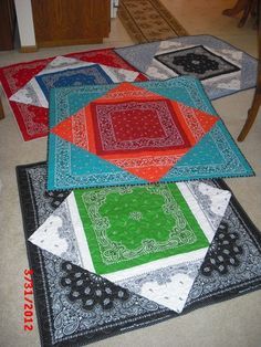 Bandana quilts! SO cute for car blankets! You need one for the center, one for the "middle layer", cut in cross from corners, and two for the corners, cut into triangles from corner to corner. Bandanna Quilt, Bandana Quilts, Hankie Quilts, Bandana Ideas, Tie Quilts, Bandana Quilt, Bandana Crafts, Beginner Quilting, Fidget Blankets