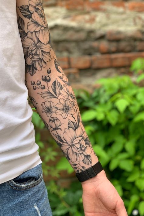 Rage Tattoo, Botanical Tattoo Sleeve, Flower Tattoo Sleeve Men, Natur Tattoo Arm, Botanical Tattoo Design, Tato Maori, Men Flower Tattoo, Floral Arm Tattoo, Half Sleeve Tattoo Stencils