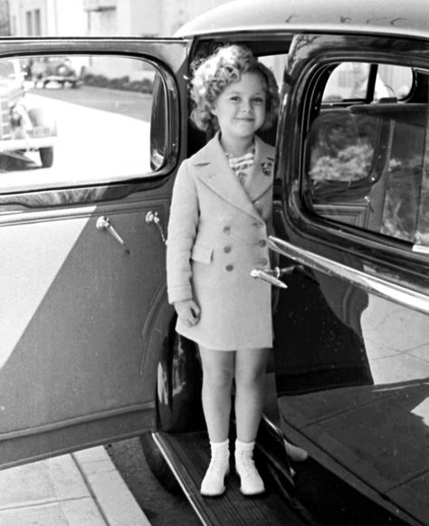 Shirley Temple 1923 Shirley Temple Black, Child Actresses, She Movie, Shirley Temple, 20th Century Fox, Vintage Hollywood, Old Movies, Hollywood Stars, Classic Hollywood