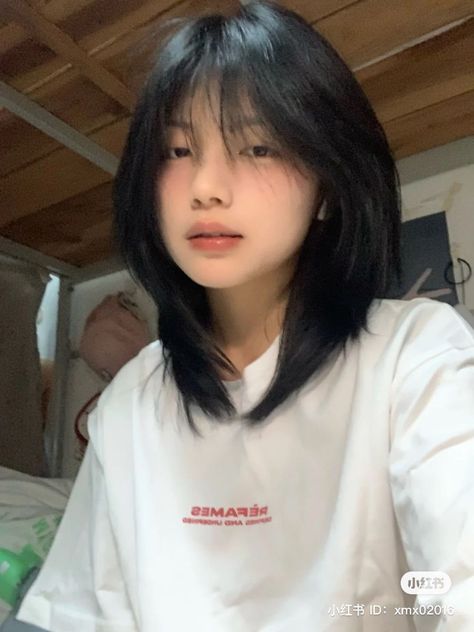 Korea Short Hair, Hush Cut Hair Short, Wolfcut With Bangs, Shoulder Length Haircut, Pretty Hair Cuts, Short Hair Tomboy, Korean Short Hair, Hair Inspiration Long, Asian Short Hair