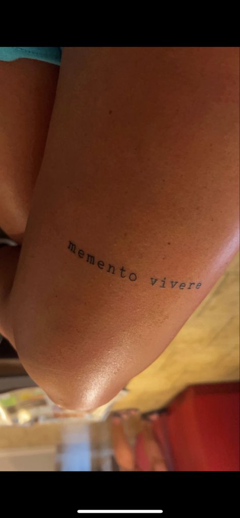 Latin for “remember to live” above left knee Remember To Live Tattoo Latin, Women Tattoo Above Knee, Top Of The Knee Tattoos Women, Above Tattoo Knee, Small Leg Tattoos Women Above Knee, Leg Phrase Tattoo, Words Knee Tattoo, Tattoo Ideas Latin, Above Knee Tattoos Women Aesthetic