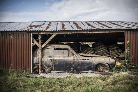 What is this? Barn Finds Classic Cars, Junkyard Cars, Ferrari Mondial, Barn Find Cars, Bugatti Type 57, Vintage Trains, Bond Cars, Ferrari 308, Best Barns