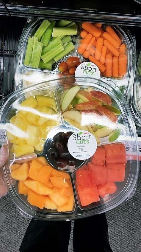 Small Fruit Shop Design, Healthy Food Chart, Fruit And Veg Shop, Vegetable Packaging, Fruit Or Vegetable, Healthy Lunch Snacks, Fruit Salad Easy, Vegetable Tray, Small Gathering