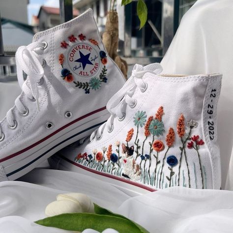 Custom Pet/Embroidered Converse/Flower Converse/Custom Converse Sweet Cat And Flower Garden/Converse High Tops/Mommy And Me Outfits Painted Converse High Tops, Embroidering Flowers, Flower Converse, Converse Haute, Bridal Converse, Embroidered Converse, Cute Converse, Converse Custom, Wedding Converse