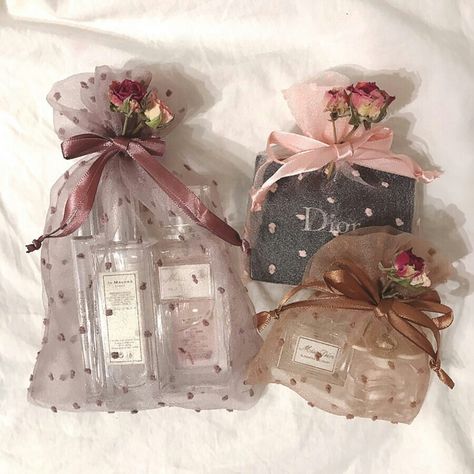 Girlfriend Gift Aesthetic, Valentine Gifts Aesthetic, Thoughtful Gifts For Girlfriend, Basket Ideas For Girlfriend, Coquette Gifts, Ideas For Girlfriend, Gift Inspo, Cadeau Diy, Providence Ri