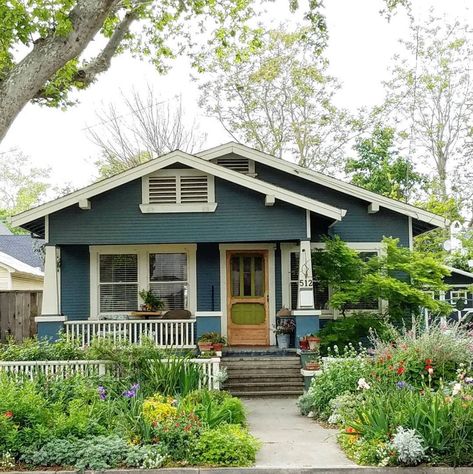 Craftsman Bungalow Exterior, Bungalow Cottage, Bungalow Style House, Bungalow Exterior, Craftsman Bungalow, Plans Architecture, Bungalow Homes, Craftsman Exterior, Bungalow Style