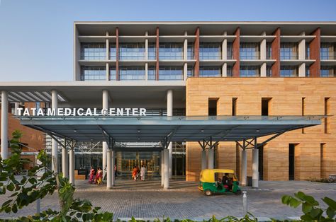 Hospital Entrance Design, Facade Skin, Hospital Entrance, Corporate Architecture, Modern University, Hospital Design Architecture, Athletic Center, Architecture Styles, مركز ثقافي