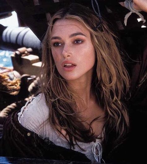 2000s on Twitter: "keira knightley in pirates of the caribbean: the curse of the black pearl. she was 17. (2003)… " Keira Knightley Pirates, Elisabeth Swan, Kiera Knightly, Kaptan Jack Sparrow, Elizabeth Swann, Keira Knightly, Charlotte Casiraghi, Keira Knightley, Jack Sparrow