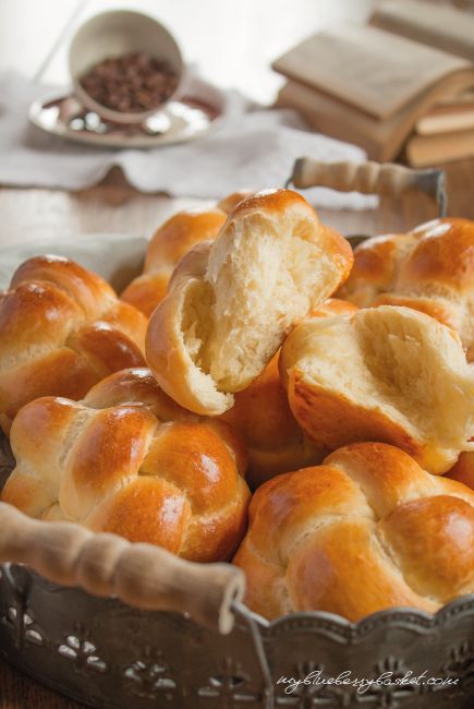 Blueberry Basket, Brioche Rolls, Brioche Recipe, Pane Dolce, Brioche Bread, Sweet Buns, Bread Bun, Brioche Buns, Bun Recipe