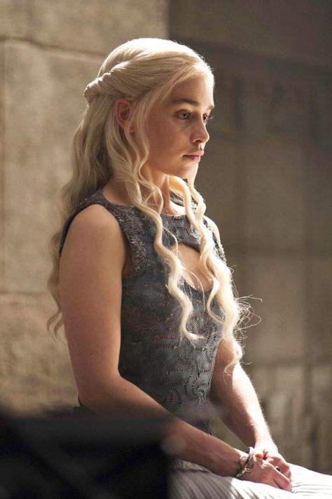 Khaleesi, queen of braids: see her 12 best hair moments on Game of Thrones. Daenerys Hair, Targaryen Hair, Khaleesi Hair, Lauren Pope, Viking Braids, Game Of Throne Daenerys, Margaery Tyrell, Targaryen Aesthetic, Viking Hair