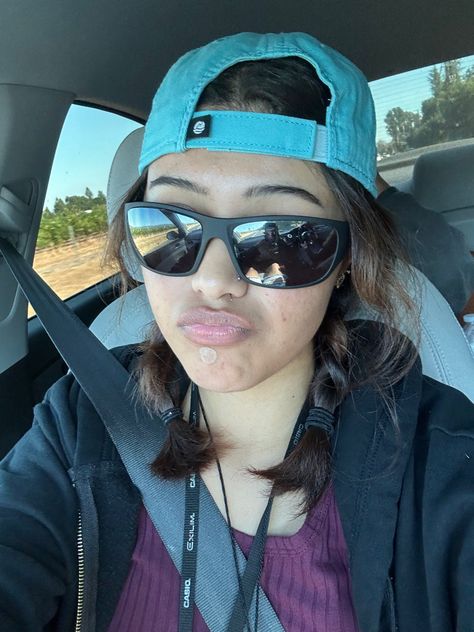 selfie girl with sunglasses and backwards hat aesthetic Backwards Hat Outfit, 2014 Swag, Story Clothes, Backwards Hat, Pouty Face, Hat Aesthetic, Frat Boy, Aesthetic People, Outfits With Hats