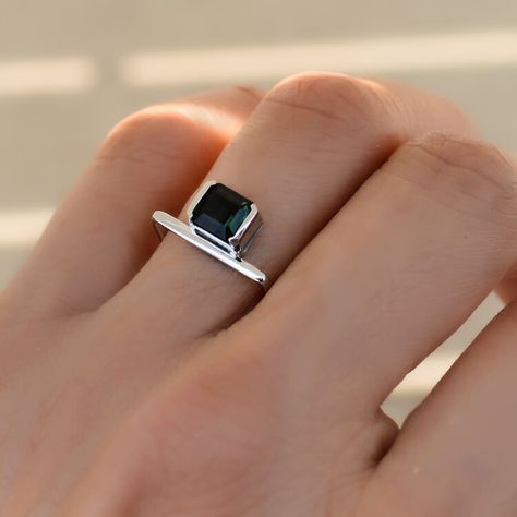 Custom Birthstone Ring, Smaragd Ring, Ring Birthstone, Contemporary Ring, Square Rings, Affordable Jewelry, Birthstone Ring, Modern Jewelry, Custom Rings