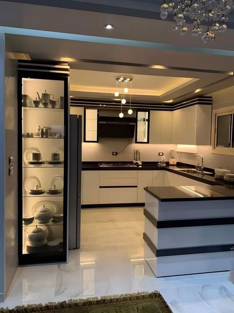 Facebook Desain Pantry, Interior Design Your Home, Modern Kitchen Cabinet Design, Hall Interior Design, Kitchen Interior Design Decor, Kitchen Interior Design Modern, Kitchen Design Plans, House Design Kitchen, Luxury Kitchen Design