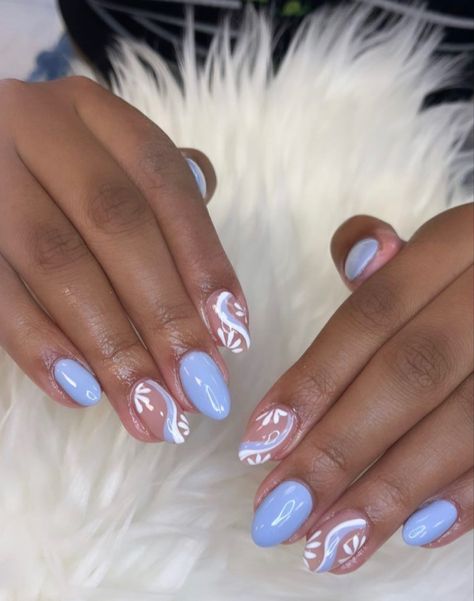 Blue Flower Design Nails, Jellyfish Inspired Nails, Blue And White Floral Nails, Nails For Jamaica Vacation, Light Blue Flower Nails, Blue And White Gel Nails, Blue And White Summer Nails, Hydrangea Nails, Claire Nails