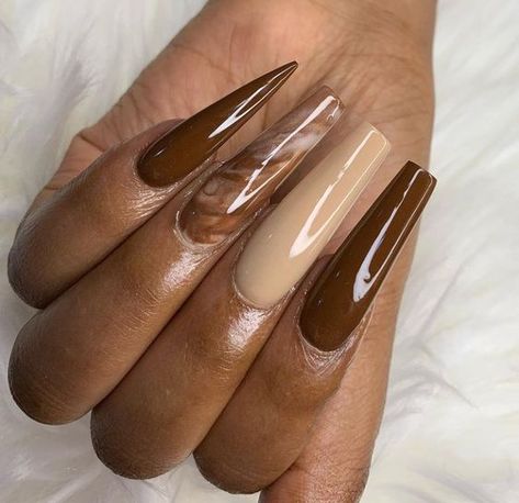 Fall Acrylic Nails One Color, Cinnamon Color Nail Designs, October Nails Fall Colors 2023, Current Nail Trends 2023 Fall, Nails Fall 2023 Trends, Fall Pedicure Colors 2023, Bold Fall Nails, October Nails Fall Acrylic, Fall Nails 2023 Trends