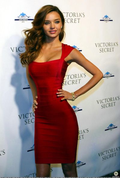 miranda kerr Fest Outfits, Herve Leger Dress, Bandage Dress Bodycon, Looks Street Style, Victoria Secrets, Herve Leger, Miranda Kerr, Date Outfits, Red Prom Dress