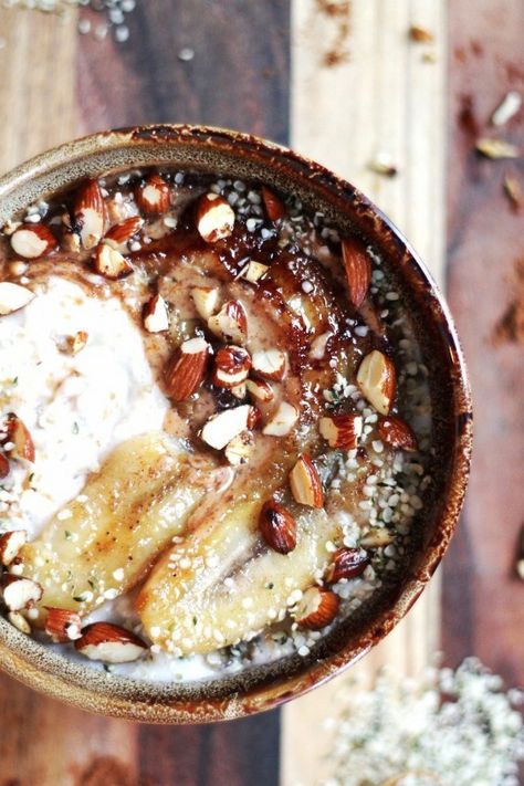 17 Porridge Recipes That Will Keep You Cozy Banana Porridge, Plat Vegan, Fried Bananas, Porridge Recipes, Oatmeal Recipes, Breakfast Bowls, Vegan Breakfast, Healthy Breakfast Recipes, Easy Vegan