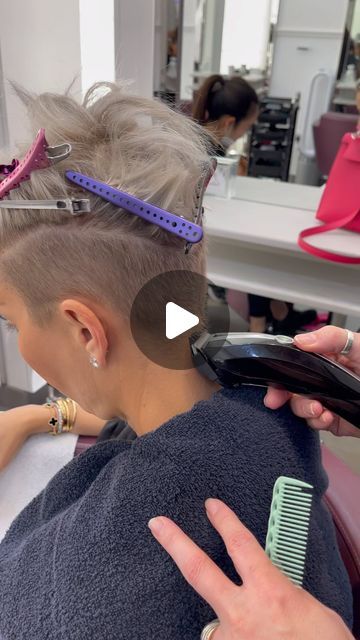 Kort Pixie, Kort Bob, Undercut Hairstyles Women, Short Shaved Hairstyles, Pixie Haircut For Thick Hair, Who Asked, Short Hair Undercut, Corte Pixie, Blonde Pixie Haircut