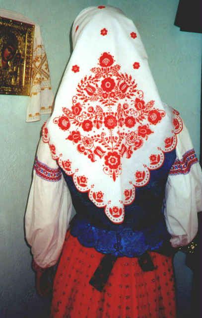 Polish Traditional Costume, Polish Embroidery, Polish Tattoos, Polish Culture, Polish Clothing, Costumes Around The World, Polish Folk Art, Rococo Fashion, Ukrainian Art