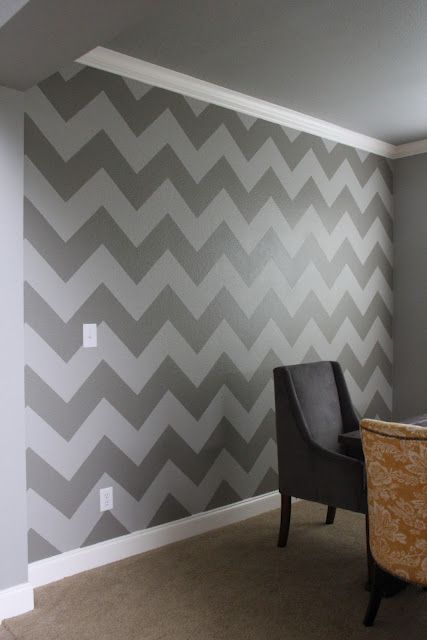 Cheveron Wall! This will be a challenge...// thinking when we redo our kitchen ?? Diff color though Striped Walls Living Room, Diy Chevron Wall, Cheer Gym, Walls Living Room, Striped Walls, Chevron Wall, Dekorasi Kamar Tidur, Grey Paint, House Bedroom