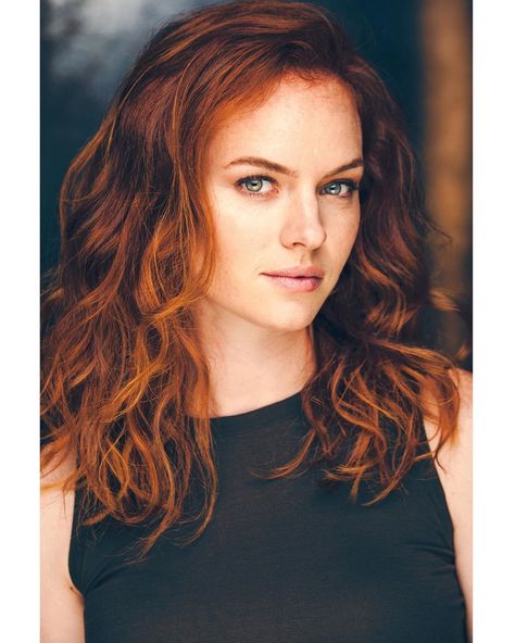 Singer Headshots, Red Headed Actresses, Lebanese Girls, Headshots Women, Actor Headshots, Opera Singer, Classic Portraits, Female Character Inspiration, Headshot Photography