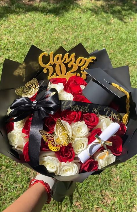 Rose Bouquet For Graduation, Ribbon Flower Bouquet Graduation, Money Bouquet Ideas Graduation, Ribbon Roses Arrangement, Graduation Ramos Eternal, Graduation Bouquets Ideas, Grad Bouquet Ideas For Him, Ramos For Graduation, Flower Arrangements Graduation