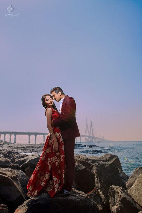 Mumbai Pre Wedding Shoot, Mumbai Photoshoot, Couple Stills, South Bombay, Pre Wedding Photoshoot Props, Pre Wedding Photoshoot Outfit, Photoshoot Outdoor, Wedding Photoshoot Props, Pre Wedding Shoot Ideas