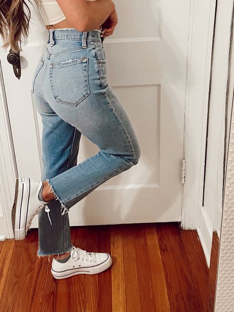 Converse Straight Jeans, Cute Straight Leg Jeans, Womens Trendy Jeans, Straight Leg Ripped Jeans Outfit, Straight Leg Jeans With Converse, Tight Straight Leg Jeans, Abercrombie Ankle Straight Jeans, Abercrombie Straight Leg Jeans, Best Abercrombie Jeans