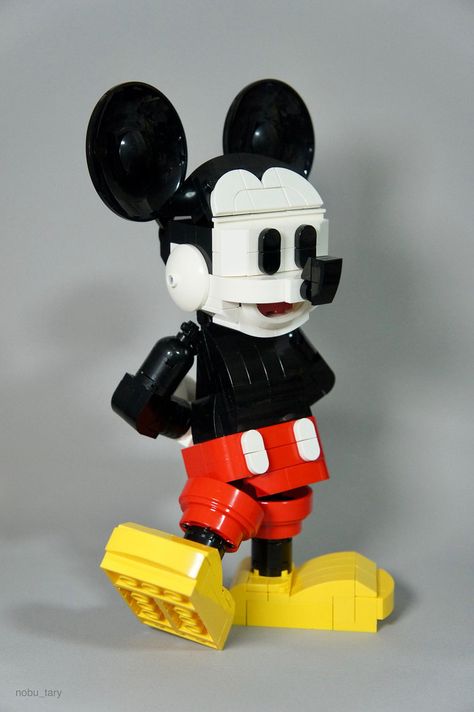 Mickey Mouse Lego Mickey Mouse, Mouse Sculpture, Disney Lego, Mickey Mouse Design, Lego Sculptures, Classic Mickey Mouse, Lego Projects, Diy Crafts Hacks, Lego Moc