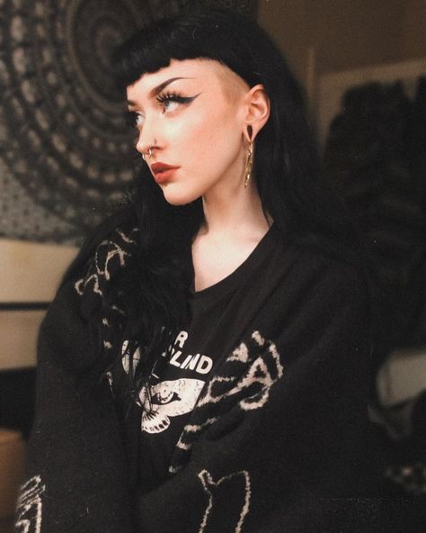 Bold Goth Hair Cut Ideas 2023 Black Hair Shaved Sides, Goth Mullet Shaved Sides, Shaved Sideburns Women, Shaved Sides Long Hair, Shaved Sides With Bangs, Hairstylist Goals, Goth Haircuts, Goth Haircut, Long Hair Shaved Sides