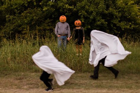 Mom And Me Halloween Photoshoot, Ghost Pumpkin Photoshoot, Halloween Family Pictures Photo Shoot, Family Ghost Pictures, Toddler Ghost Photoshoot, Kids Halloween Pictures, Halloween Minis Photography, Halloween Family Photoshoot Ideas, Halloween Photoshoot Ideas Family