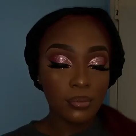 Ebony White on Instagram: “@makeupbypenda used our Halo rose gold pigment to create this look ! 🤩 Order yours now ! #jlaruecosmetics #morphegirl #blackgirlmakeup…” Maquillage Rose Gold, Prom Makeup Rose Gold, Rose Gold Makeup Looks Black Women, Makeup For Rose Gold Dress, Pink And Gold Makeup Looks, Rose Gold Prom Makeup, Dusty Rose Makeup Look, Maroon Makeup Looks, Rose Gold Eyeshadow Looks