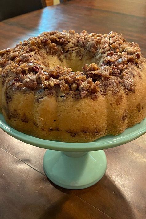 Coffee Cake Bundt, Decadent Cheesecake, Pecan Coffee Cake, Crumb Coffee Cakes, Breakfast Coffee Cake, Coffee Cake Recipes Easy, Pinterest Food, Heath Bars, Cake Delicious