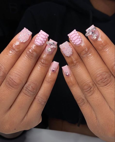 pin: princessmiraaclee Short Acrylic With Charms, Pink French Tip Nails Charms, Acrylic Nails Ideas Gems, Pink Nails Prom, Short Nails With Charms, Acrylic Nails With Gems, Cute Pink Nails, Purple Acrylic Nails, Acrylic Nail Set