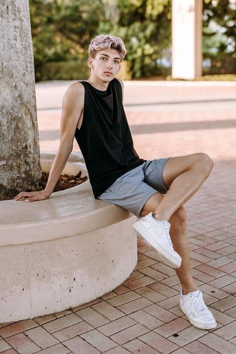 Perfect clothes love this world. Every outfit more beautiful than the other ..... Yoga Poses For Men, Men Street Fashion, Dance Yoga, Streetwear Essentials, Boys Summer Outfits, Attractive Guys, Pose Reference Photo, Good Looking Men, Sporty Style