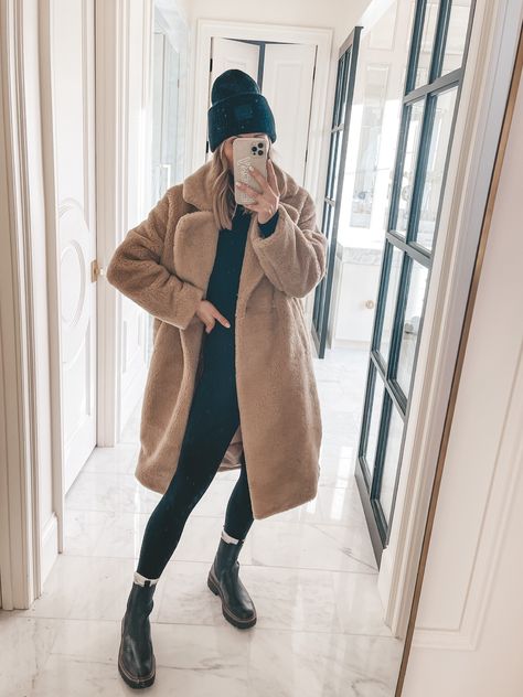 Teddy Coat Outfit Casual, Long Teddy Coat Outfit, Sherpa Coat Outfit, Teddy Jacket Outfit, Long Jacket Outfit, Sherpa Jacket Outfit, Teddy Coat Outfit, Winter Workwear, Coat Outfit Casual