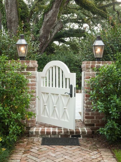 12 Gorgeous Garden Gates - Plus DIY Plans Tor Design, Taman Diy, Garden Gates And Fencing, Garden Gate Design, Jardim Diy, Desain Lanskap, Front Gates, Have Inspiration, Entry Gates