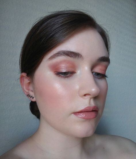 Glowy Natural Makeup, Natural Makeup Look Tutorial, Pink Monochrome, Monochrome Makeup, Monochrome Makeup Look, Light Concealer, Makeup Memes, Luminous Silk Foundation, Natural Makeup Look