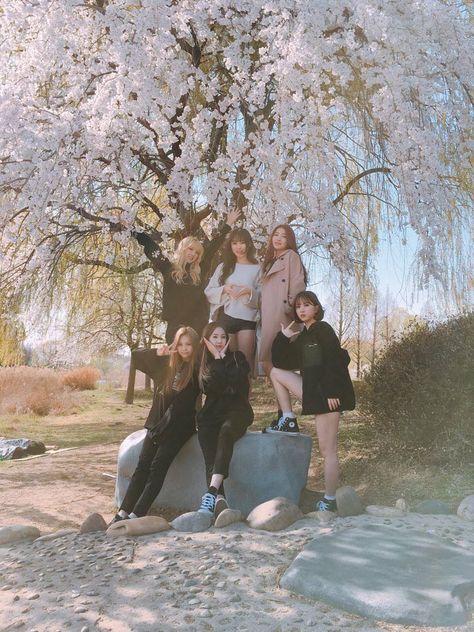 Gfriend Official Twitter Update  #CherryBlossom Oppa Gangnam Style, Gfriend Yuju, Bubblegum Pop, Gfriend Sowon, Korean Best Friends, Fotografi Kota, G Friend, Extended Play, Korean Outfits