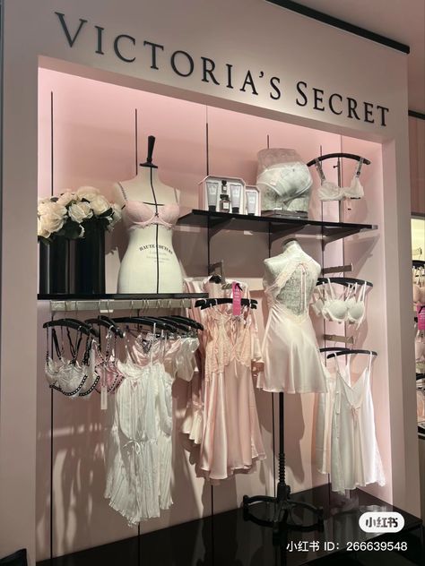 Victoria's Secret Store, Vs Pink Clothes, Victoria Secret Clothing, Vs Clothes, Victoria Secret Style, Profumo Victoria Secret, Victoria's Secret Aesthetic, Victoria Secret Store, Victoria Secret Model