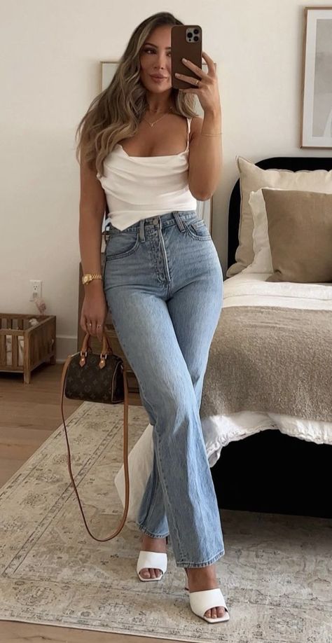 Brunch Outfit Jeans Heels, Spring Outfits Brunch, Dressing Like A Woman, Corset Sweater Outfit, Classy Casual Spring Outfits, Datenight Casual Outfit, Brunch Spring Outfit Ideas, Late 20s Going Out Outfit, Birthday Casual Outfit Ideas For Women