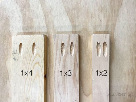 How to make pocket holes in wood boards. This is a great guide with tips to get perfect pocket holes and use a Kreg Jig. Carpentry Hacks, Pocket Jig, Kreg Jig Projects, Kreg Pocket Hole Jig, Woodworking Jig Plans, Woodworking Tools List, Pocket Holes, Woodworking Jigsaw, Pocket Hole Joinery