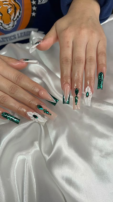 Green Virgencita Nails, Emerald Green And White Nails Short, Emerald Green Acyrilics Nails, Emerald Green Nails Sweet 16, Medium Emerald Green Nails, Emerald Green Nails Homecoming, Emerald Green Quince Nail Ideas, Emerald Nails With Silver, Emerald Nails Quince