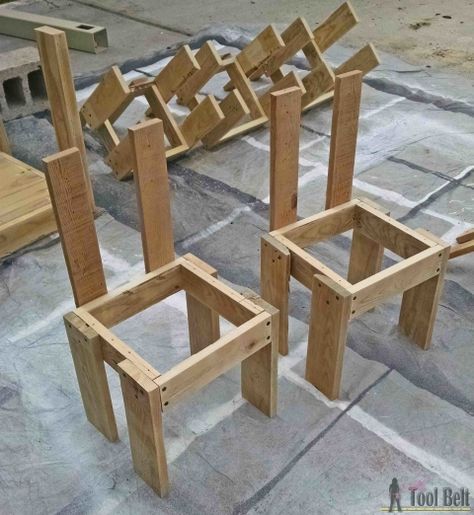 Pallet Furniture Table, Kids Woodworking Projects, Kids Table Chair Set, Easy Table, Woodworking Projects For Kids, Wooden Chairs, Woodworking For Kids, Table And Chair Set, Kids Table And Chairs