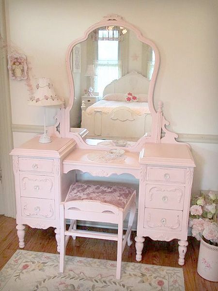 25 Beautiful DIY Vanity Mirror that is Easy and Cheap to do. Most of this projects can be done under $35! Check it out.    Vanity Mirror | Diy Vanity Mirror | Vanity Mirror Ideas | Beautiful Vanity Mirror Shabby Chic Decorating, Vintage Bedroom Furniture, Shabby Chic Decor Bedroom, Chic Bedroom Decor, Shabby Chic Living, Shabby Chic Room, Shabby Chic Living Room, Shabby Chic Dresser, Shabby Chic Bathroom