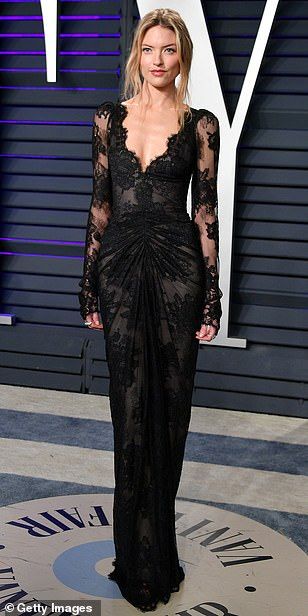 Alessandra Ambrosio, Adriana Lima and Taylor Hill at the Vanity Fair Oscar Party | Daily Mail Online Black Lace Dress Red Carpet, Lacy Dress Outfit, Mafia Dress Outfit, Winter Elegant Dress, Black Lace Outfit, Black Elegant Dress, Dress Nigth, Black Lace Dress Long, Lace Black Dress